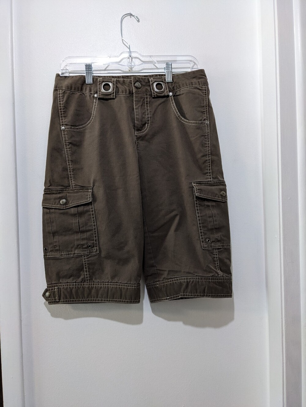 EUC Athleta Kick It Cargo Shorts